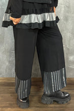 Load image into Gallery viewer, Mädchenglück exklusive Hose mit Taft in Grau Schwarz