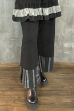 Load image into Gallery viewer, Mädchenglück exklusive Hose mit Taft in Grau Schwarz