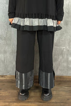 Load image into Gallery viewer, Mädchenglück exklusive Hose mit Taft in Grau Schwarz