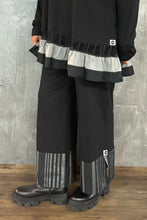 Load image into Gallery viewer, Mädchenglück exklusive Hose mit Taft in Grau Schwarz