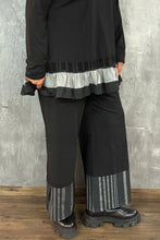 Load image into Gallery viewer, Mädchenglück exklusive Hose mit Taft in Grau Schwarz