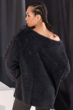 Load image into Gallery viewer, H4- Kuschelpulli mit Rüschen bis Größe 54