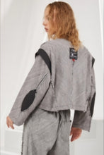 Load image into Gallery viewer, Restocked nach Ausverkauf - H4 Oversize Kurzblazer mit Knöpfen