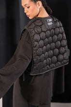 Load image into Gallery viewer, H4 2 Teiler Set - Pullover und Weste in Schwarz bis Größe 54