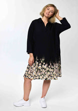 Lade das Bild in den Galerie-Viewer, Longtunika Kleid in angesagtem floralem Design Größe 40 bis 60