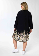 Lade das Bild in den Galerie-Viewer, Longtunika Kleid in angesagtem floralem Design Größe 40 bis 60