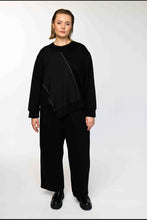 Lade das Bild in den Galerie-Viewer, Asymmetrischer Sweater mit Stoffmix Größe 42 bis 63 - Gozzip Black