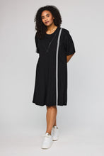 Load image into Gallery viewer, Lässiges Sweat-Kleid mit Zipper- und Streifen-Details bis Gr 62 - Studio