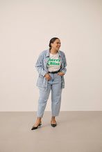 Lade das Bild in den Galerie-Viewer, Shirt mit Aufschrift Cherry Bliss in Weiß Größe 40 bis 60 - Kaffe Curve