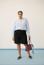 Load image into Gallery viewer, Elegante City-Shorts mit hohem Komfort in Schwarz - Kaffe Curve – bis Gr 60