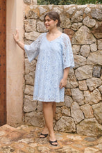Load image into Gallery viewer, Romantisches Spitzenkleid in Hellblau – Eleganter Allover-Spitzenlook - Kaffe Curve bis Gr 54
