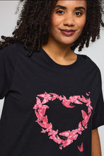 Lade das Bild in den Galerie-Viewer, Romantisches Baumwoll-Shirt mit Schmetterlings-Herz in Schwarz Pink bis Gr 62 - Studio