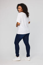Lade das Bild in den Galerie-Viewer, Romantisches Baumwoll-Shirt mit Schmetterlings-Herz in Weiss Blau bis Gr 62 - Studio