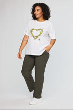Lade das Bild in den Galerie-Viewer, Romantisches Baumwoll-Shirt mit Schmetterlings-Herz in Weiss Grün bis Gr 62 - Studio
