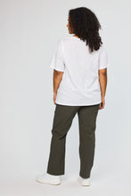 Lade das Bild in den Galerie-Viewer, Romantisches Baumwoll-Shirt mit Schmetterlings-Herz in Weiss Grün bis Gr 62 - Studio