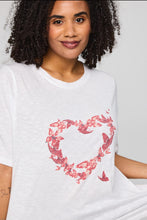 Load image into Gallery viewer, Romantisches Baumwoll-Shirt mit Schmetterlings-Herz in Weiss Rot bis Gr 62 - Studio