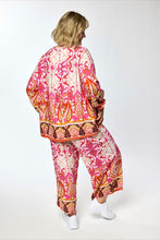 Load image into Gallery viewer, Luftige Tunika im lebendigen Ethno-Print bis Gr 60 - Gozzip