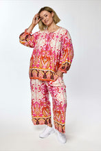 Load image into Gallery viewer, Luftige Tunika im lebendigen Ethno-Print bis Gr 60 - Gozzip