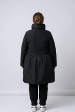 Load image into Gallery viewer, Mädchenglück Hingucker Jacke in 4 Größen bis Gr 60 mit Memory Taft in Schwarz