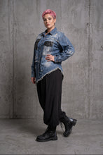 Load image into Gallery viewer, Stylisches Denim-Piece im Washed-Look mit Cutouts – RÉ DESIGN