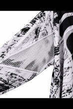 Lade das Bild in den Galerie-Viewer, Oversize-Shirt im Graffiti-Look mit Netz-Details & Kordelzug – B-ONE Fashion