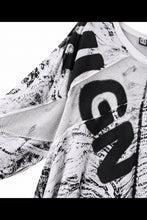 Lade das Bild in den Galerie-Viewer, Oversize-Shirt im Graffiti-Look mit Netz-Details & Kordelzug – B-ONE Fashion