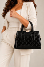 Load image into Gallery viewer, Elegante Lack-Handtasche Stella mit Schulterriemen und Prägung in 2 Farben