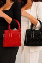 Load image into Gallery viewer, Elegante Lack-Handtasche Stella mit Schulterriemen und Prägung in 2 Farben