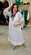 Load image into Gallery viewer, Kleid Crash/ Crinkle Effekt in grau von Mädchenglück