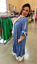 Load image into Gallery viewer, Kleid in Crash/ Crinkle Optik von Mädchenglück in blau bis Größe 58