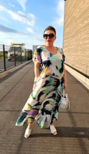 Load image into Gallery viewer, Kleid aus Rayon Viskose 6012 blaugrün in tollen Farben von Mädchenglück bis Größe 60