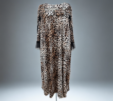 Load image into Gallery viewer, CN-G Slinky Kleid mit Leo Muster in 2 Farbnuancen