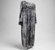 Load image into Gallery viewer, CN-G Slinky Kleid mit Leo Muster in 2 Farbnuancen