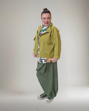 Load image into Gallery viewer, Sweat Kurzjacke in Limoncello Gr 40 bis 52/54