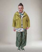 Load image into Gallery viewer, Sweat Kurzjacke in Limoncello Gr 40 bis 52/54