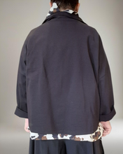 Load image into Gallery viewer, Sweat Kurzjacke in Schwarz Größe 40 bis 52/54