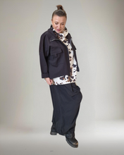 Load image into Gallery viewer, Sweat Kurzjacke in Schwarz Größe 40 bis 52/54