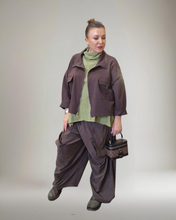 Load image into Gallery viewer, Sweat Kurzjacke in Schoko Gr 40 bis 52/54