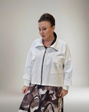 Load image into Gallery viewer, Neue Farbe Sweat Kurzjacke in weiß Größe 40 bis 52/54