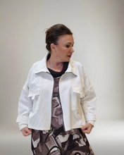 Load image into Gallery viewer, Neue Farbe Sweat Kurzjacke in weiß Größe 40 bis 52/54