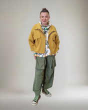 Load image into Gallery viewer, Sweat Kurzjacke in Curry Größe 40 bis 52/54