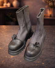 Lade das Bild in den Galerie-Viewer, Papucei Stylische Stiefelette in Grau Schwarz