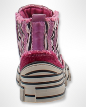 Lade das Bild in den Galerie-Viewer, Rebecca White Sneaker Zebra Velvet Fuchsia