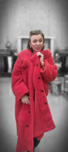 Load image into Gallery viewer, CNG Teddy Mantel mit Kapuze in Rot 4 Größen bis Größe 62- kurzzeitig im Halloween Special