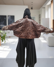 Load image into Gallery viewer, H4 Kurzjacke braun aus veganen Leder - alle Größen