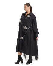 Load image into Gallery viewer, H4 Kleid mit aufgesetzten Taft Röschen regulär und plussize