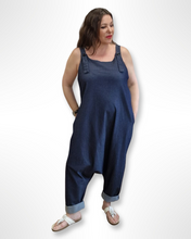 Load image into Gallery viewer, Blue Denim Kollektion Latzhose Größe 40 bis 48 Einheitsgröße