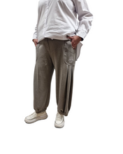 Load image into Gallery viewer, Hose in Ballonform Größe 40 bis 64 in taupe