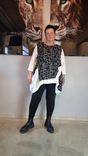 Load image into Gallery viewer, Mädchenglück Tunika in Weiß Schwarz - jetzt reduziert