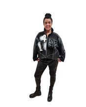 Load image into Gallery viewer, H4 Kurzjacke in Lederoptik Größe 38 bis 62